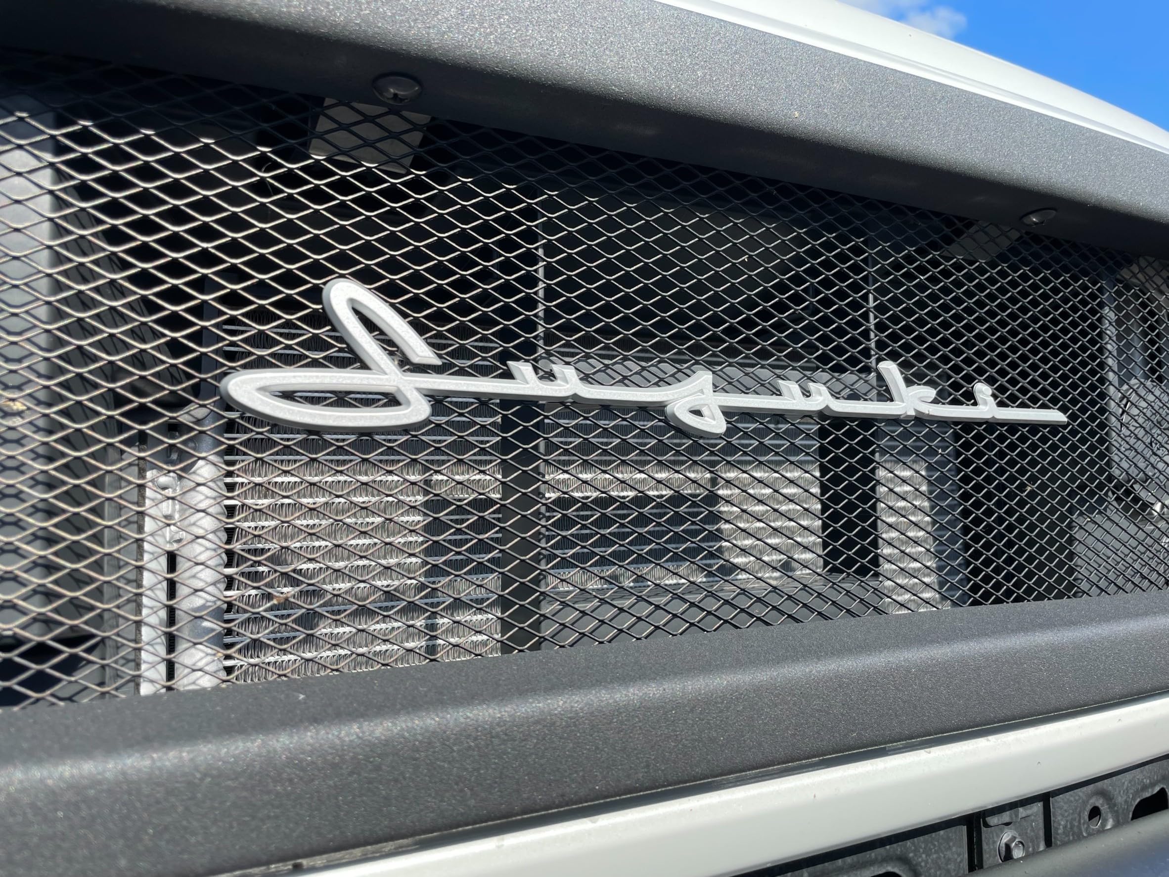 Amazon | SUZUKI純正 筆記体クラシックエンブレム | エンブレム | 車 Amazon | SUZUKI純正 筆記体クラシックエンブレム | エンブレム | 車